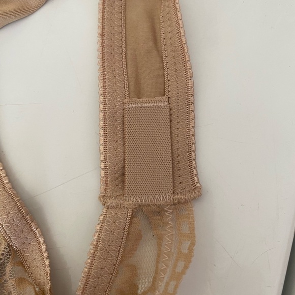 Rhonda Shear Classic Lace Trim Piece n-Up Beige Bra NWOT - Picture 4 of 8